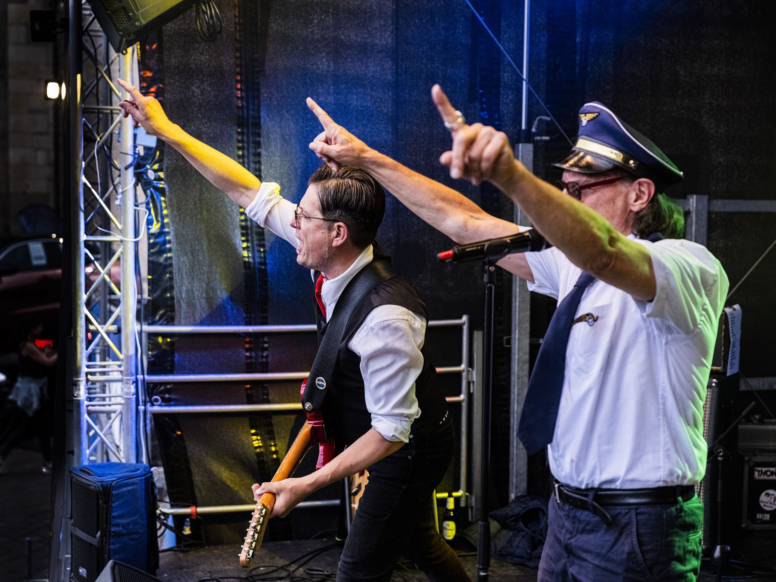 Lusthansa Mitglieder während einem Live-Konzert auf der Bühne